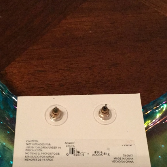 🌼NWT Fun Shades Green Tassel Lightweight Earrings - Picture 4 of 4